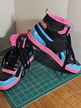 Reebok She-Rebel Mids